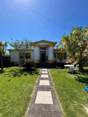 Charming house with sea view in Angra do Heroísmo